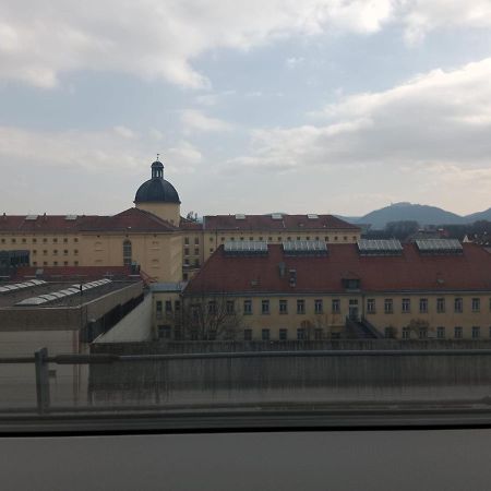 Апартаменти Krems Am Campus Екстер'єр фото